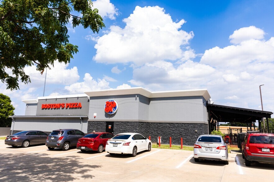More Photos Of 6501 North Fwy, Fort Worth Restaurant For Sale