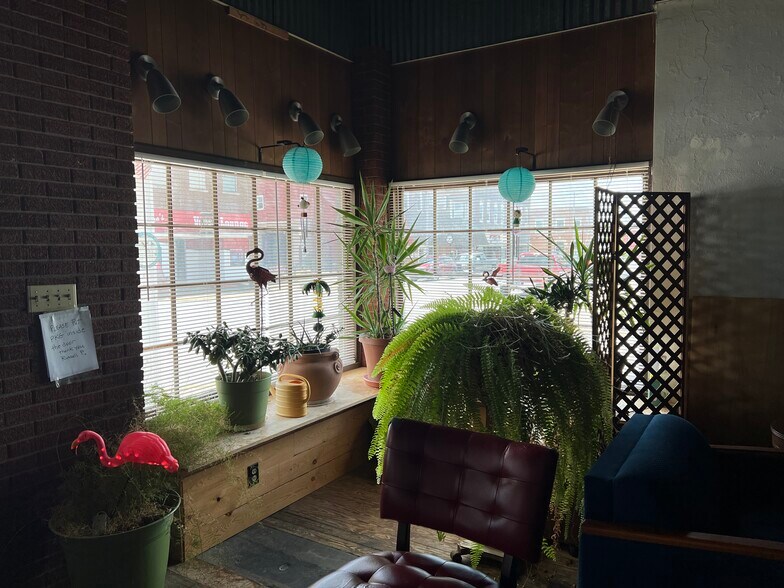 More Photos Of 300 E Broadway Blvd, Johnston City Specialty For Sale