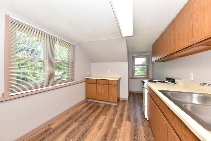 More Photos Of N96W20275 County Line Rd, Menomonee Falls Multifamily For Sale