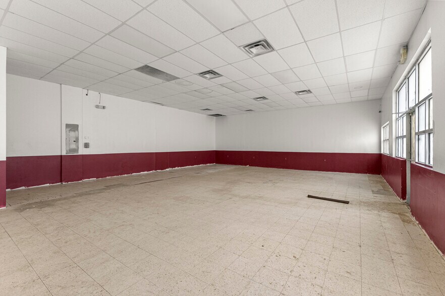 More Photos Of 2300 S Schaefer Hwy, Detroit Storefront For Sale
