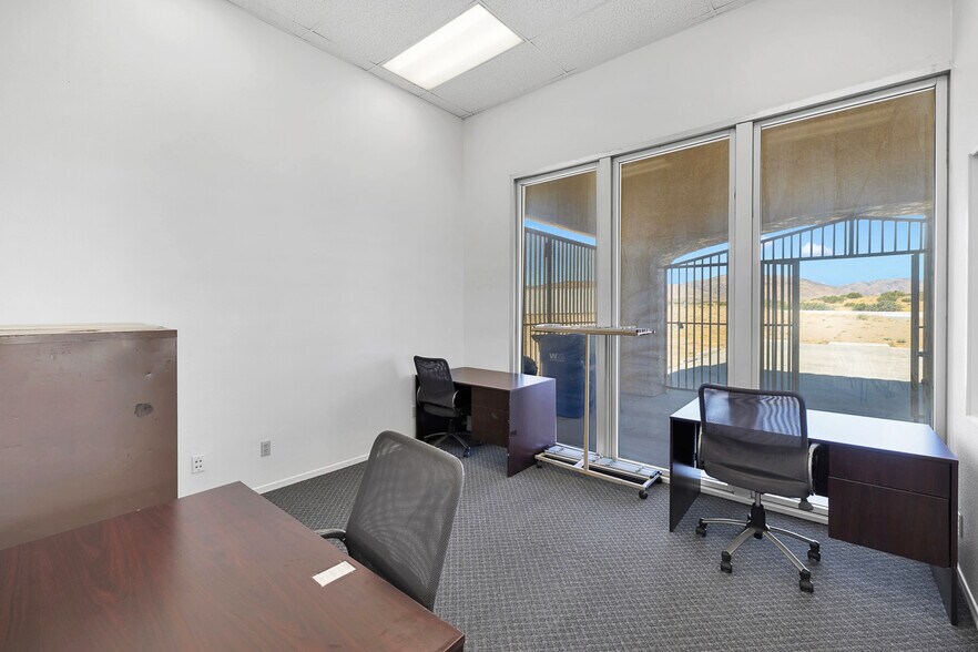 More Photos Of 2660 Pearblossom Hwy, Palmdale Office Residential For Sale