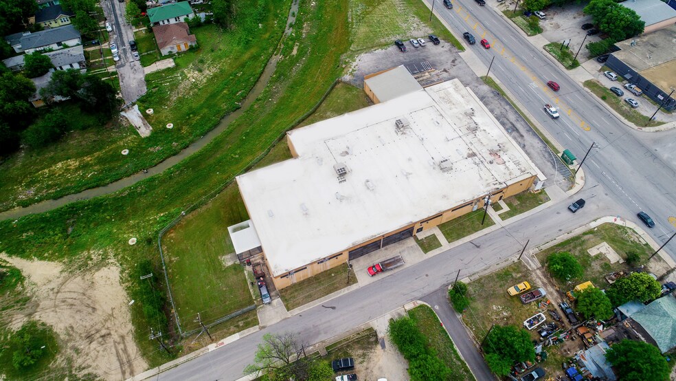 More Photos Of 711 Culebra Rd, San Antonio Distribution For Lease