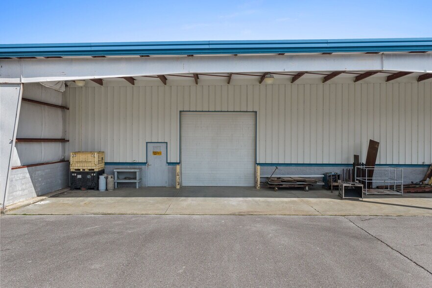 More Photos Of 385 One Industrial Park Rd, Oneida Manufacturing For Sale