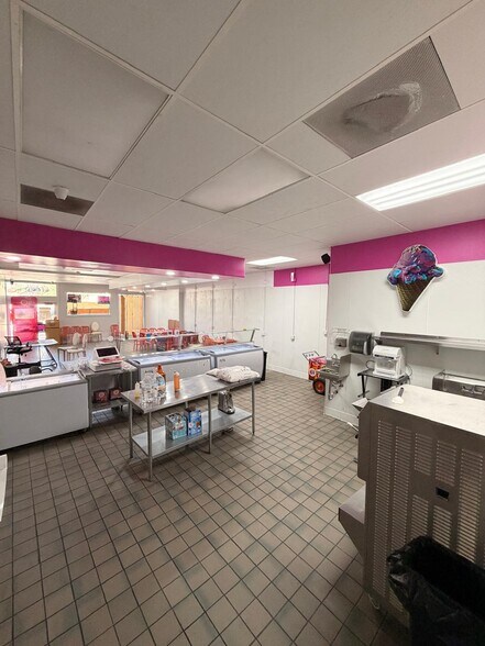 More Photos Of 566 W Lancaster Blvd, Lancaster Office For Sale