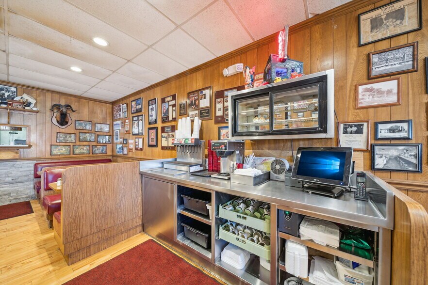 More Photos Of 319 E Illinois Ave, Vinita Restaurant For Sale