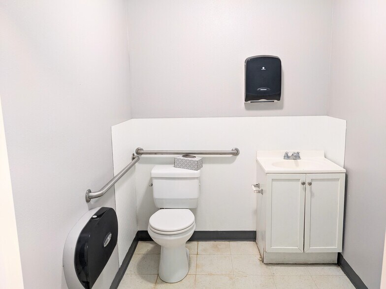 More Photos Of 3605 Amos st st, Houston General Retail For Lease