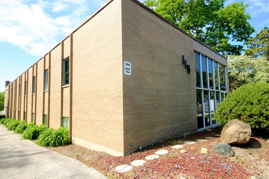 More Photos Of 117 E Palatine Rd, Palatine Unknown For Lease