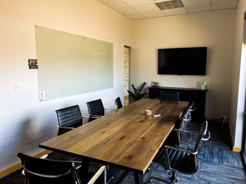 More Photos Of 710 Presidential Dr, Richardson Office For Lease