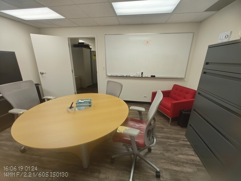 More Photos Of 111 N Wabash Ave, Chicago Office For Sale