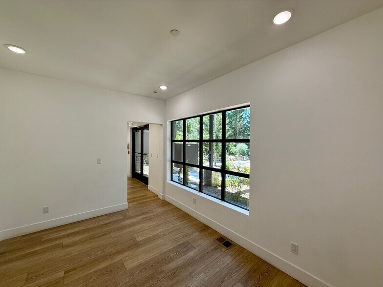 More Photos Of 214 Village Blvd, Incline Village Storefront Retail Residential For Lease