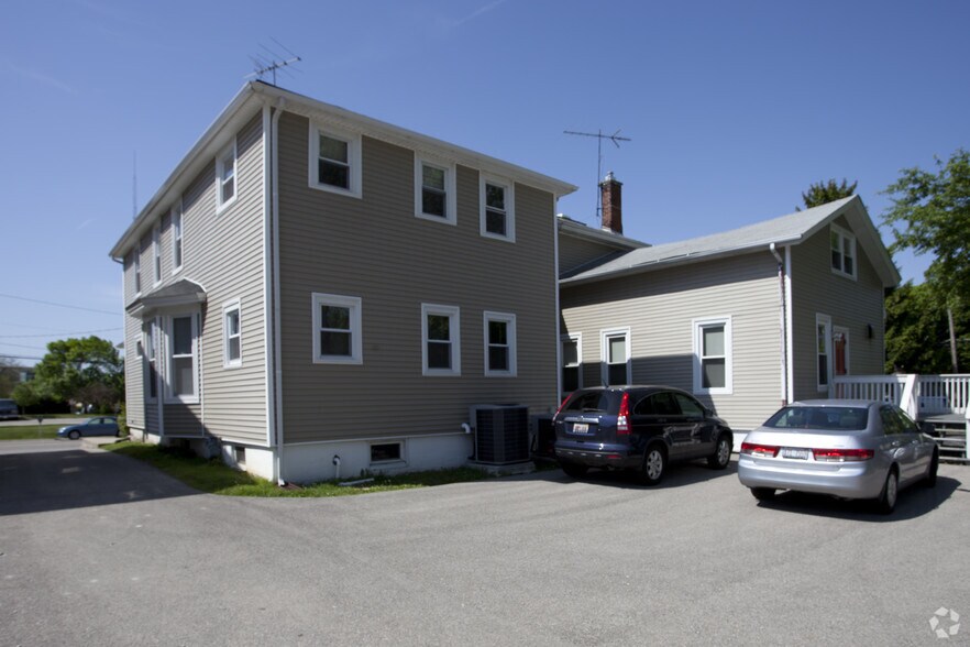 More Photos Of 418-420 W Clayton St, Waukegan Office For Sale