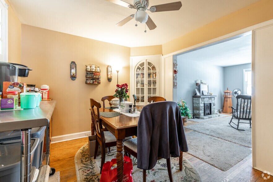 More Photos Of 13-15 Center Pl, Dundalk Storefront Retail Residential For Sale