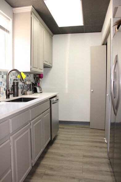 More Photos Of 706 Springdale Rd, Bedford Office For Sale