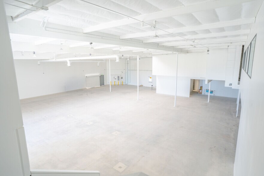 More Photos Of 17721 Mitchell N, Irvine Warehouse For Lease