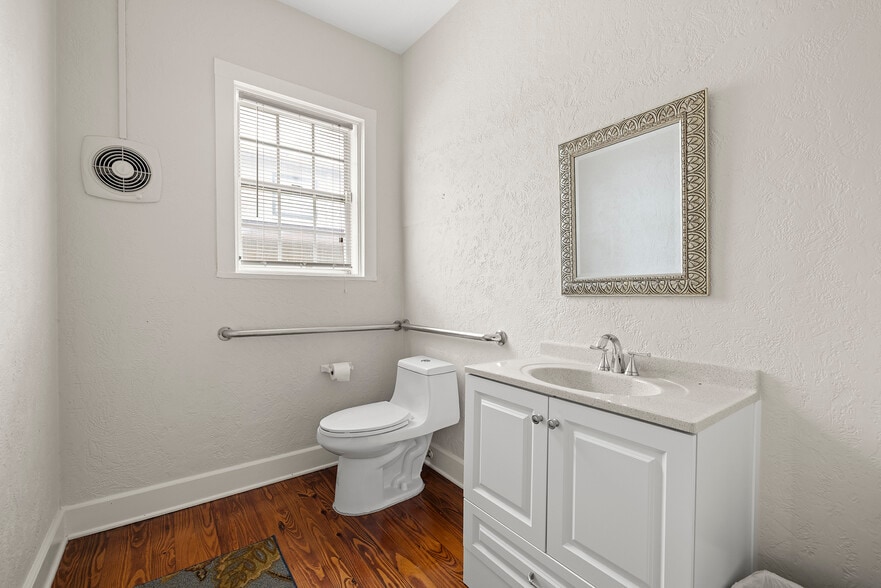 More Photos Of 7024 Central Ave, Saint Petersburg Medical For Lease