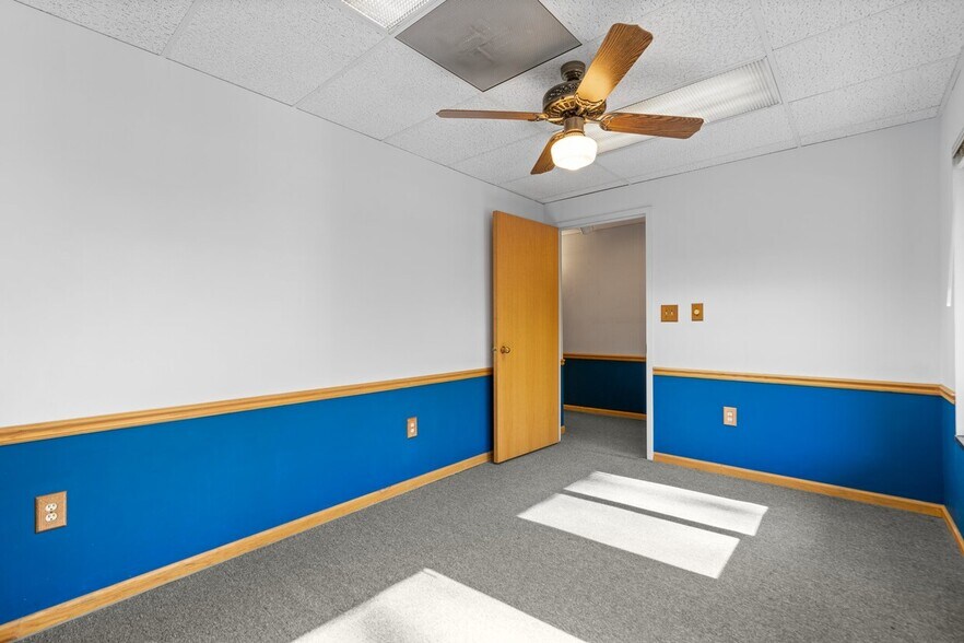 More Photos Of 7960-7990 Old Georgetown Rd, Bethesda Medical For Lease