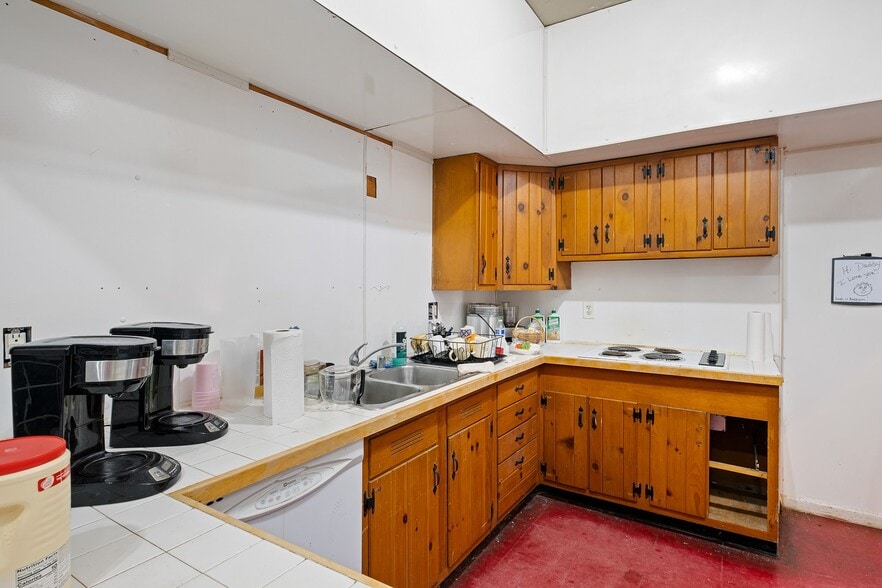 More Photos Of 2913 Creek Rd, Yorklyn Specialty For Sale