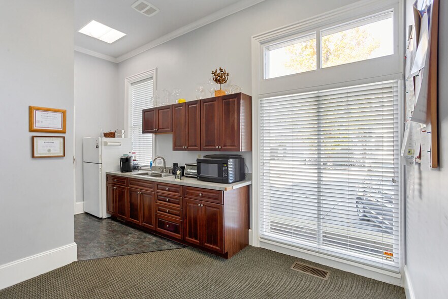 More Photos Of 1719 Abercorn St, Savannah Office Residential For Sale