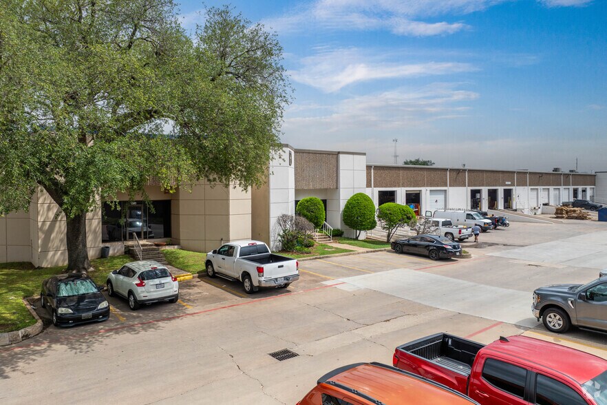 More Photos Of 3912-3922 Dunvale Rd, Houston Unknown For Lease