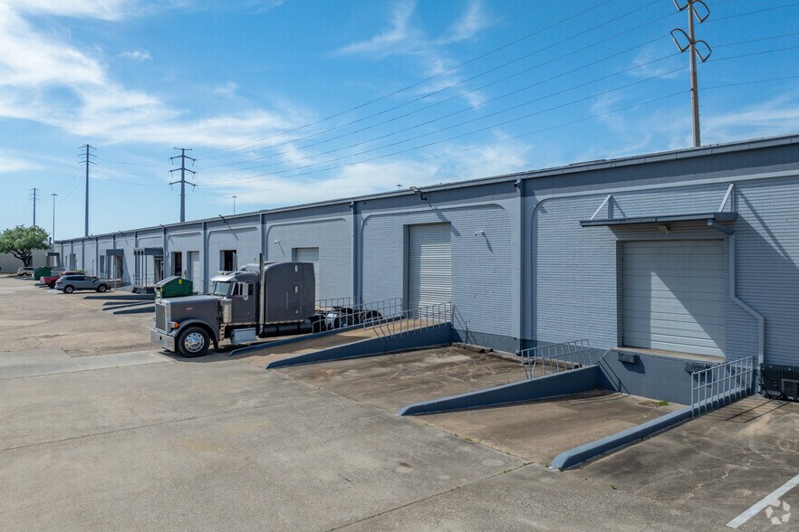 More Photos Of 7240-7248 Wynnwood Ln, Houston Light Manufacturing For Lease