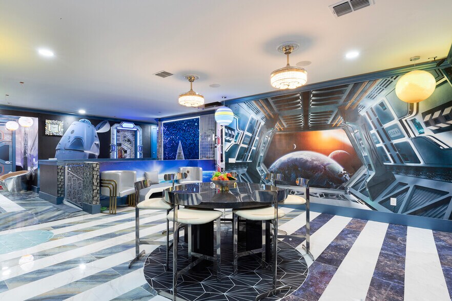 More Photos Of 1015 Fantasy Dr, Davenport Specialty For Sale