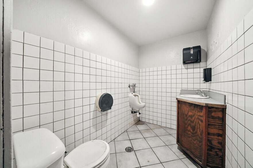 More Photos Of 105 Main St, Jackson Bar For Sale