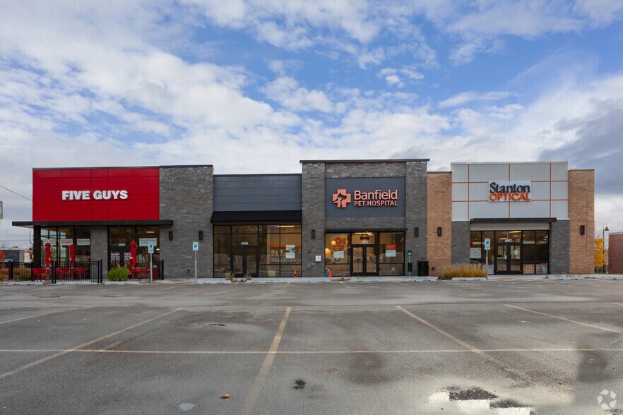 More Photos Of 5007 S 76th St, Greenfield Freestanding For Lease