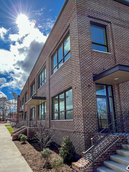 Primary Photo Of 2701 Hydraulic Rd, Charlottesville Medical For Lease