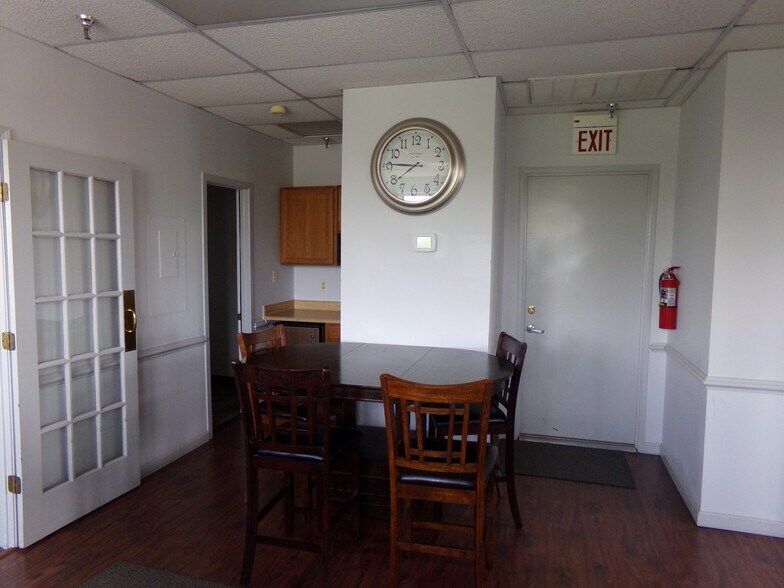 More Photos Of 22648 Glenn Dr, Sterling Office For Sale