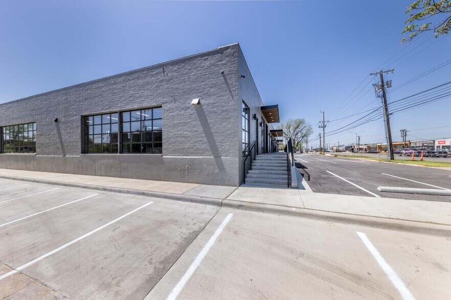 More Photos Of 119-127 Manufacturing St, Dallas Unknown For Lease
