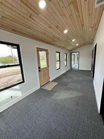 More Photos Of 27320 Ranch Road 12, Dripping Springs Office For Sale
