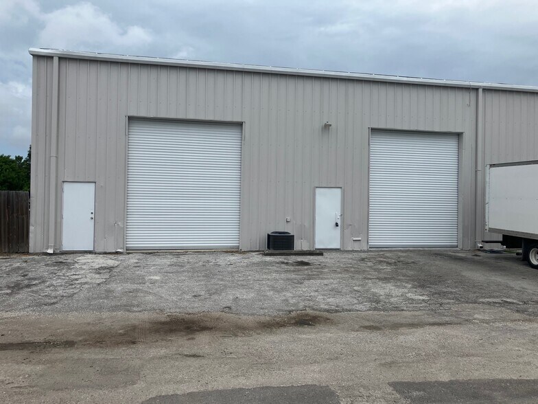 More Photos Of 9161 131st Pl N, Largo Warehouse For Lease