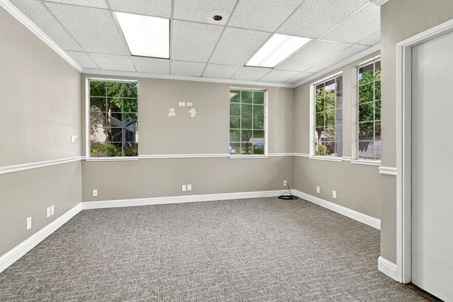More Photos Of 403 W 11th St, Tracy Office For Sale