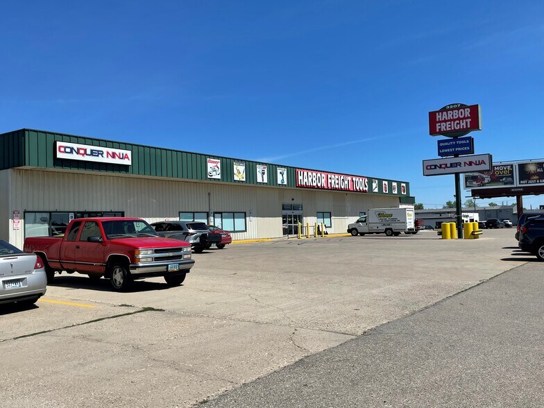 More Photos Of 3215 Main Ave, Fargo Storefront For Lease