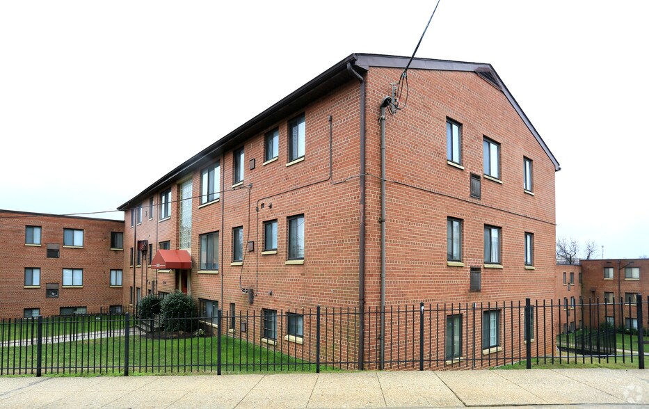 More Photos Of 3647 6th St SE, Washington Apartments For Sale