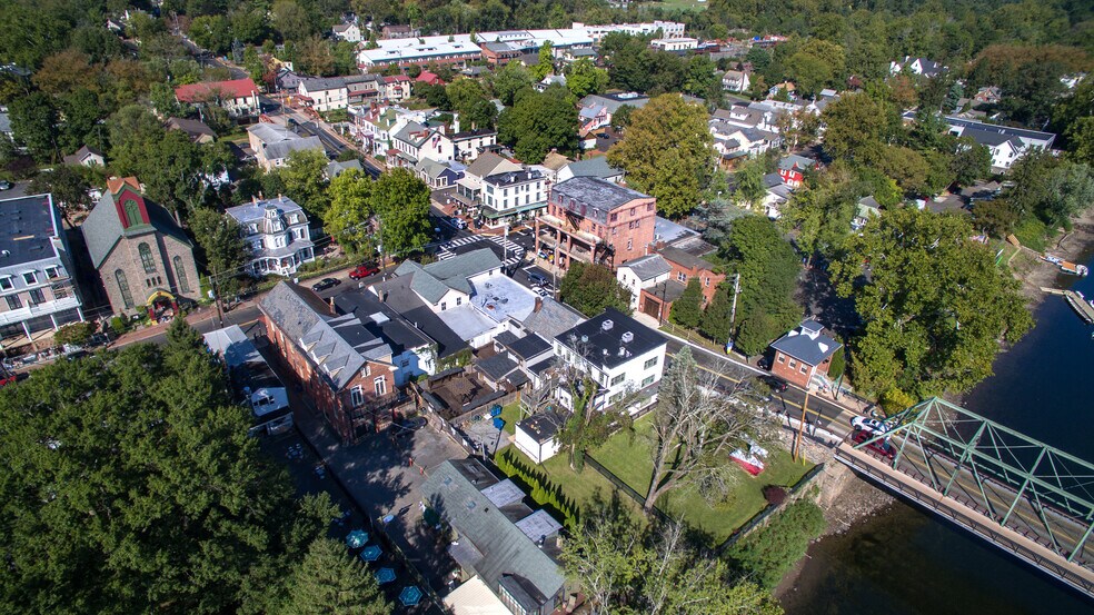 More Photos Of 400 Union Square Dr, New Hope Bar For Lease