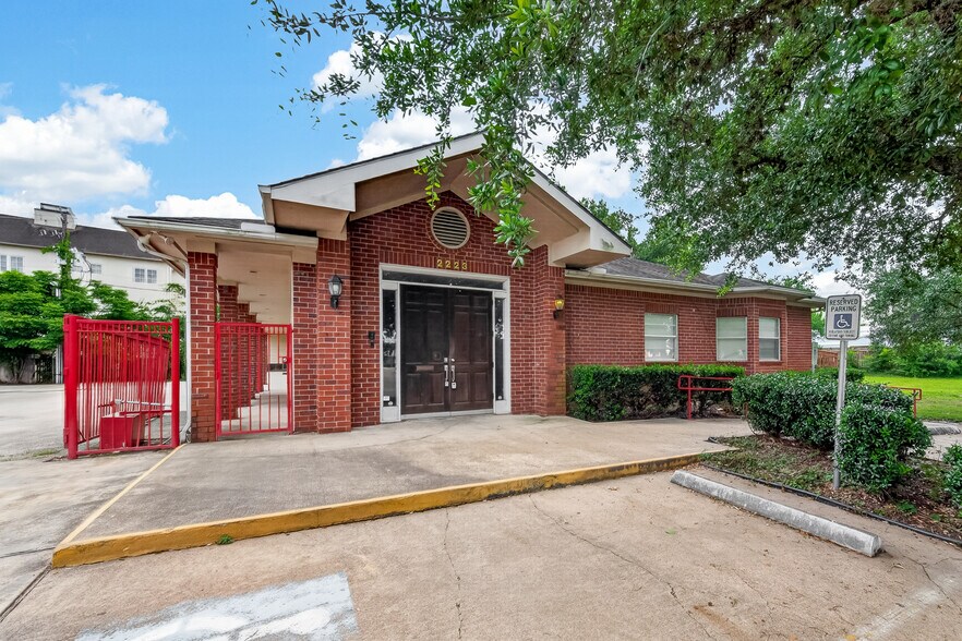 Primary Photo Of 2223 Dorrington St, Houston Medical For Lease