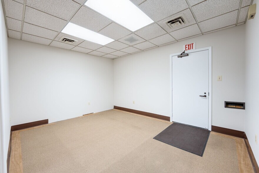 More Photos Of 8303 Arlington Blvd, Fairfax Medical For Sale