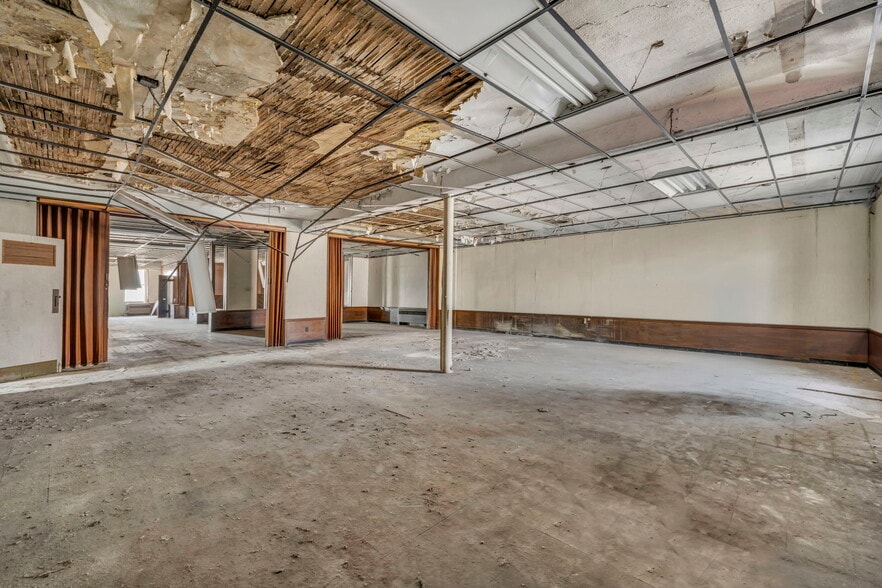 More Photos Of 112-130 Erie St S, Massillon Office For Sale