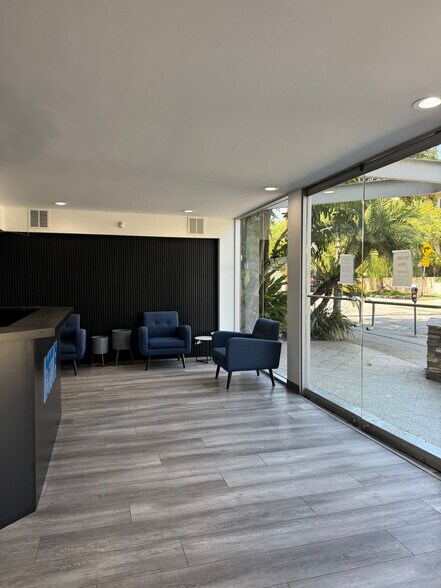 More Photos Of 825 S Barrington Ave, Los Angeles Office For Sale
