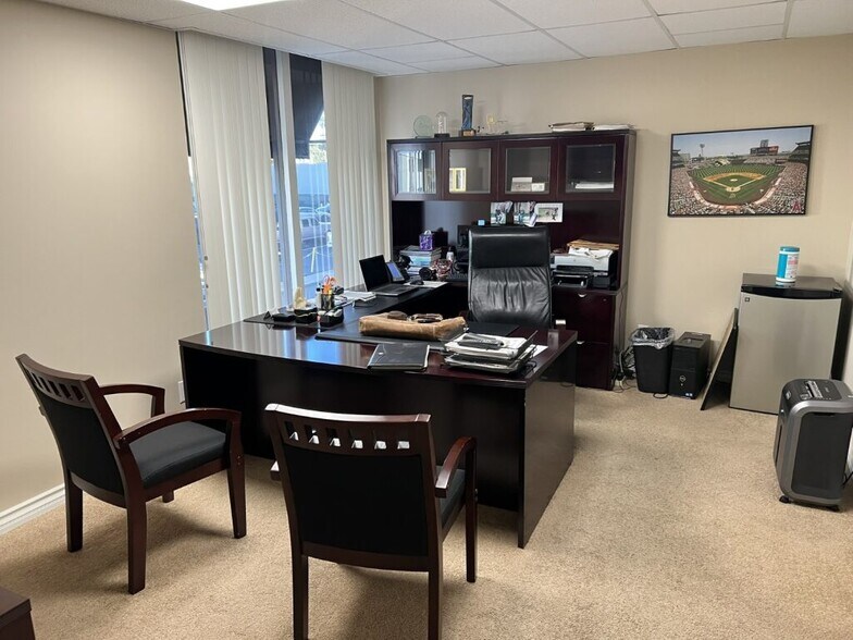 More Photos Of 840 N Birch St, Santa Ana Office For Sale