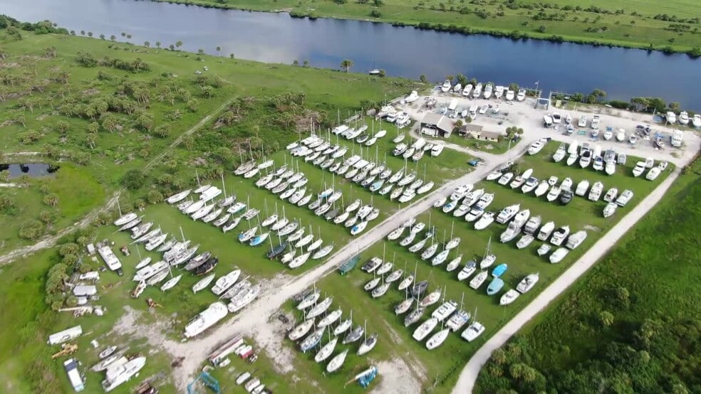 Primary Photo Of 2152 Boat Yard Rd, Moore Haven Shipyard For Sale