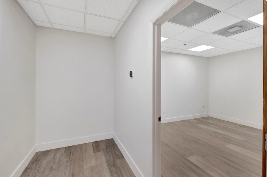 More Photos Of 12550 Biscayne Blvd, North Miami Medical For Lease