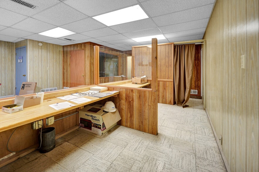 More Photos Of 5508 S FM 1788, Midland Light Distribution For Sale