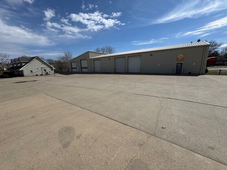 More Photos Of 9403 E 40 Hwy, Independence Warehouse For Sale