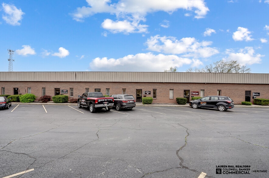 More Photos Of 400-460 Fame Rd, Dayton Light Distribution For Lease