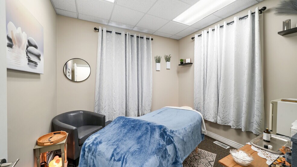 More Photos Of 891 W Baxter Dr, South Jordan Office For Sale