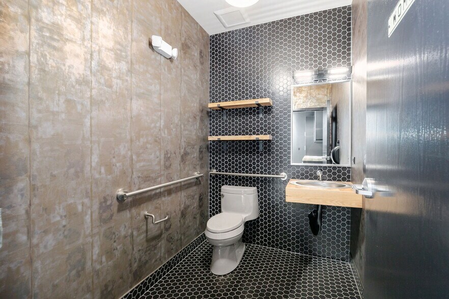 More Photos Of 1180-1198 Heather Dr, Lake Zurich Warehouse For Sale