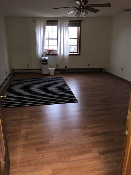 More Photos Of 75-77 Paterson Ave, Wallington Warehouse For Lease