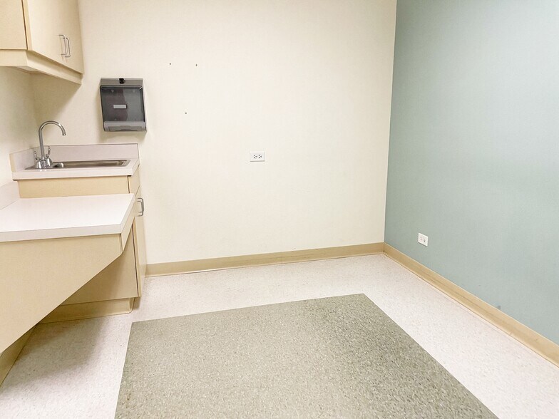 More Photos Of 1170 E Belvidere Rd, Grayslake Medical For Lease